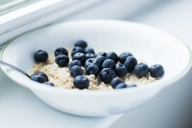 Owsianka przed kolonoskopią – czy można ją jeść przed badaniem?