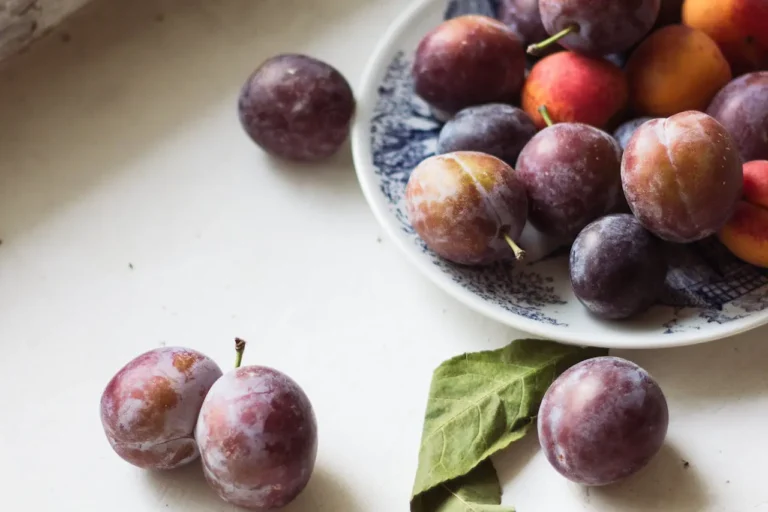 Śliwki – kto nie powinien ich jeść? Zobacz przeciwwskazania!